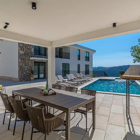 Vinodol Hilltop 21 *