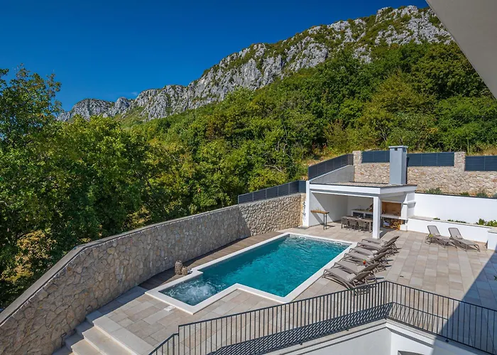 Vinodol Hilltop 21 *